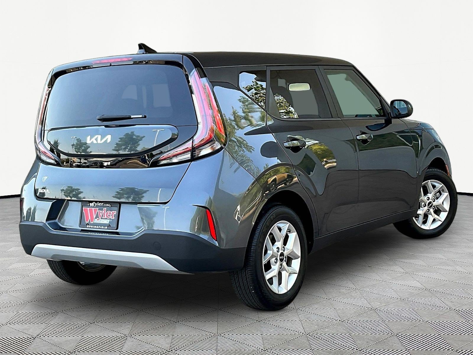 Used 2025 Kia Soul LX w/ LX Technology Package FWD image 6