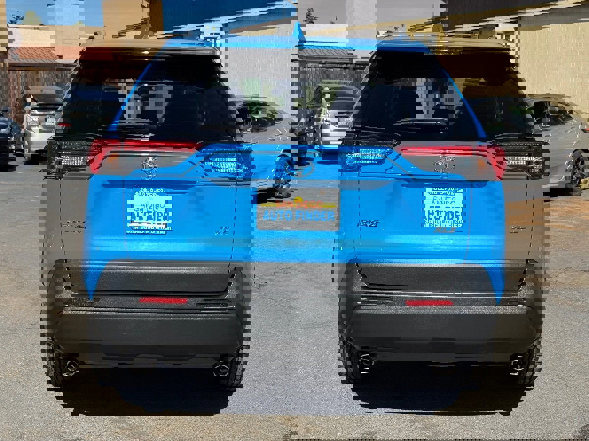 Used 2021 Toyota RAV4 XLE image 10