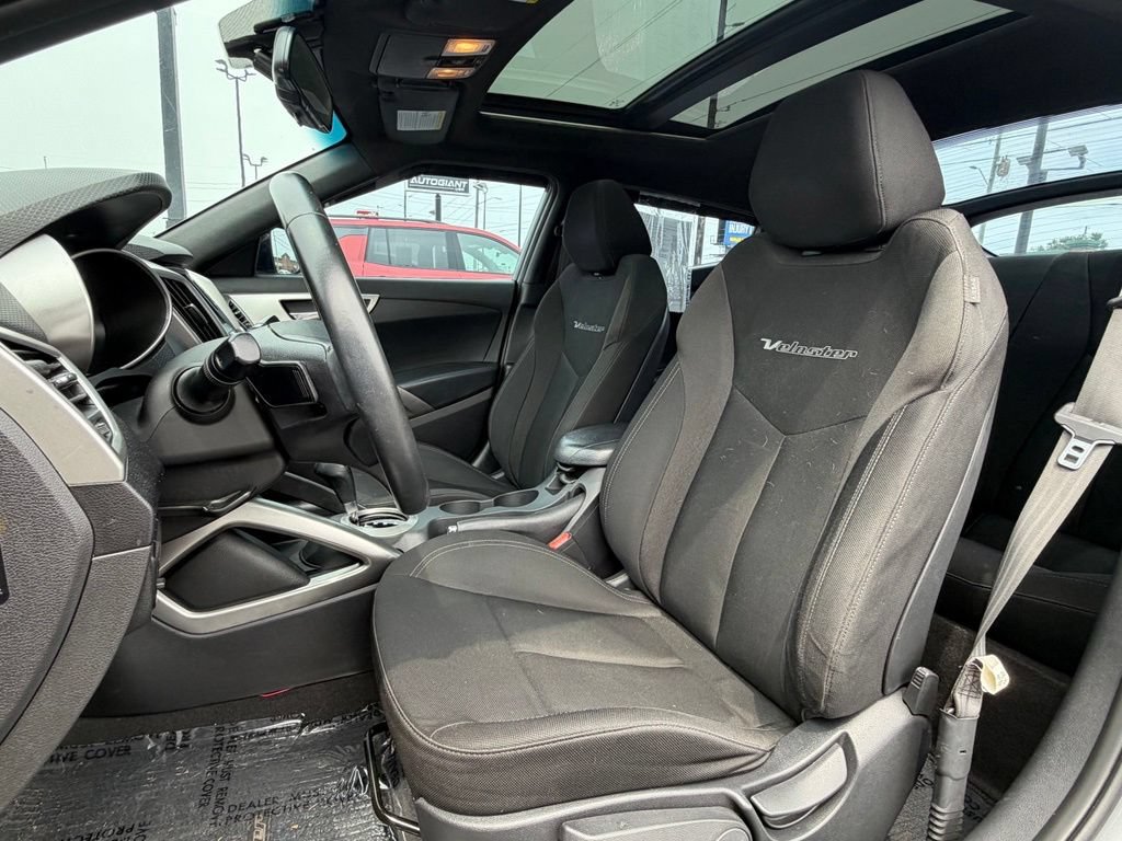 Used 2017 Hyundai Veloster Value Edition FWD image 17