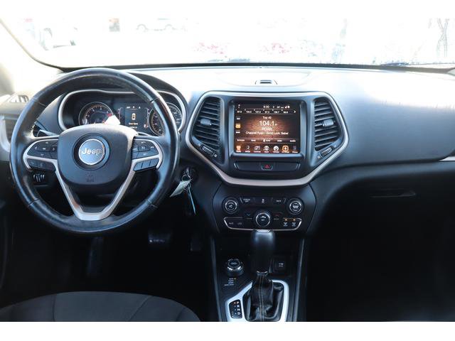 Used 2016 Jeep Cherokee Latitude w/ Cold Weather Group image 9