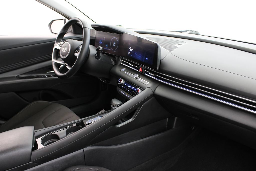 Used 2025 Hyundai Elantra SEL FWD image 25
