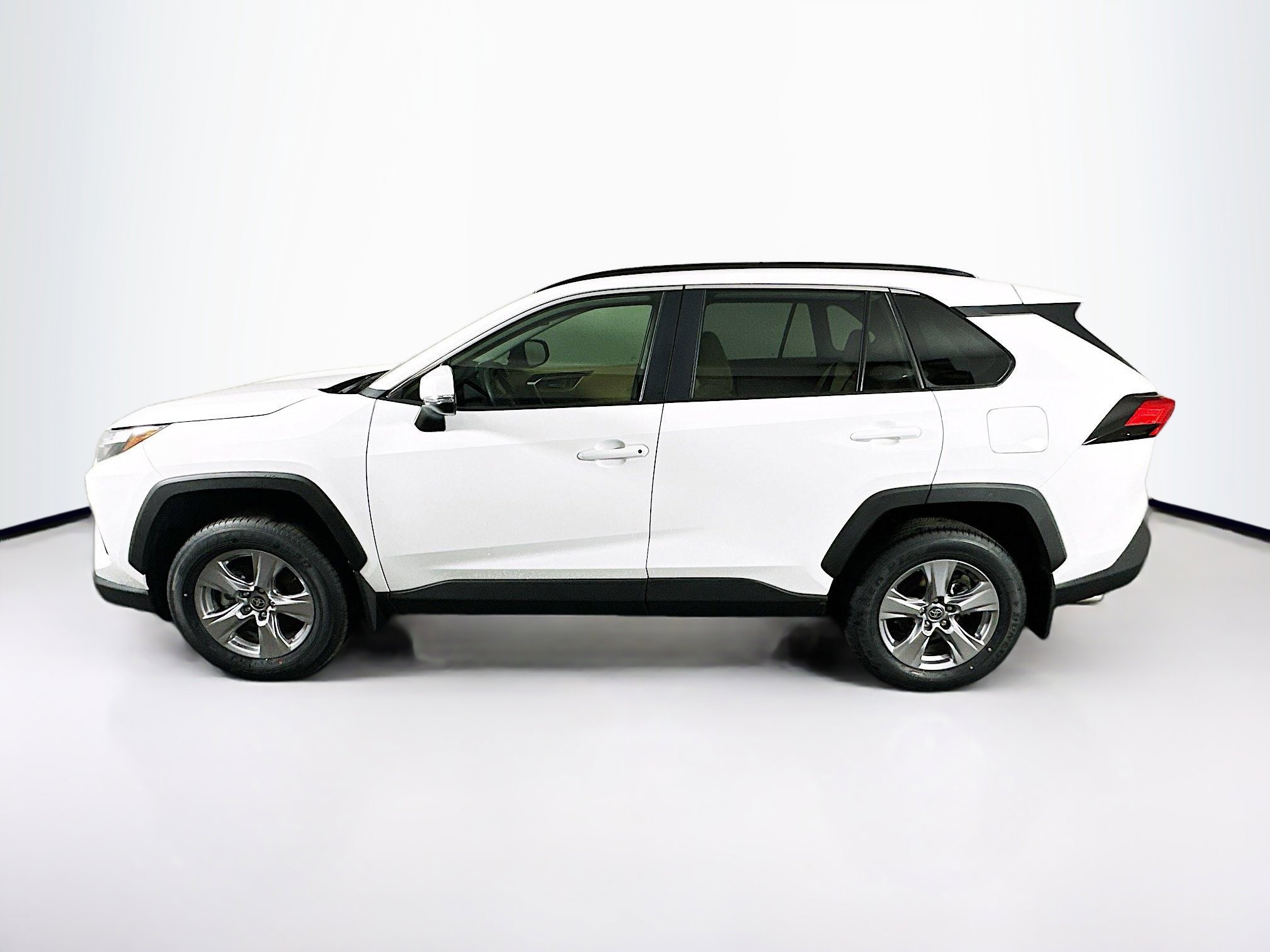 Used 2025 Toyota RAV4 XLE w/ Convenience Package image 4