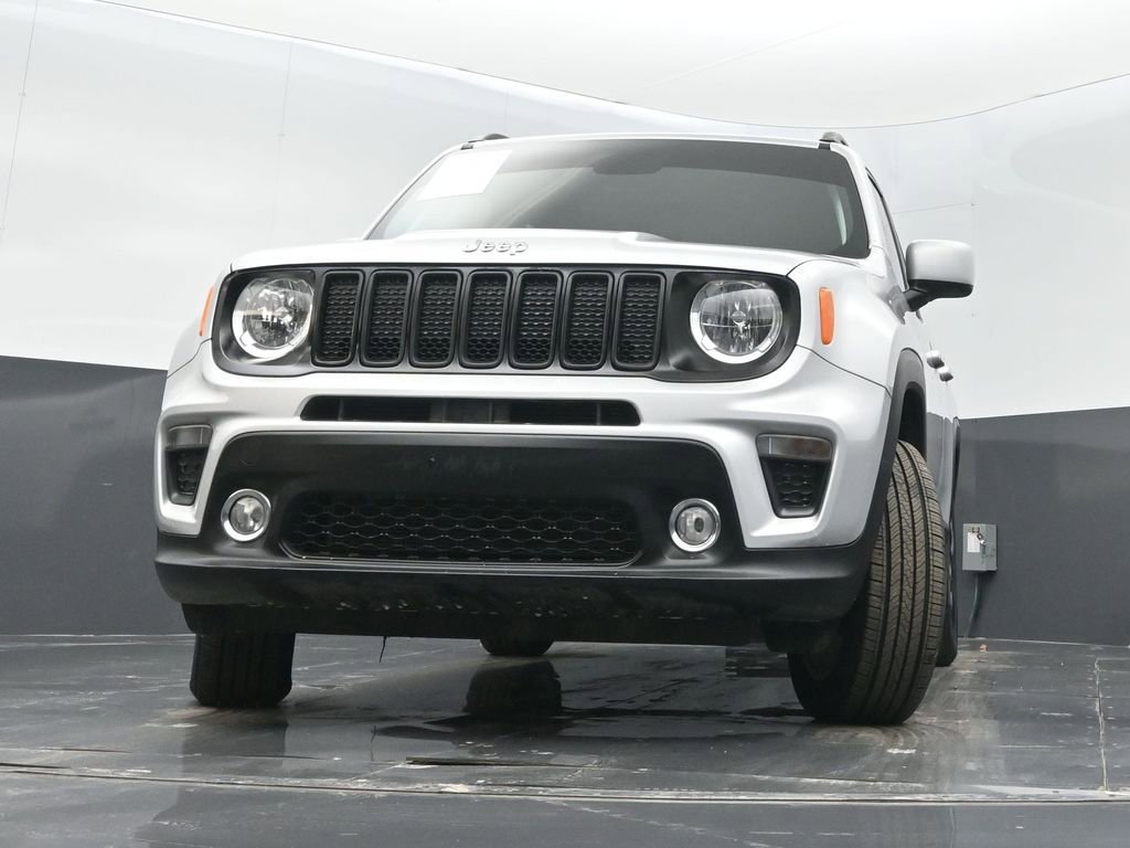 Certified 2020 Jeep Renegade Latitude w/ Cold Weather Group image 31