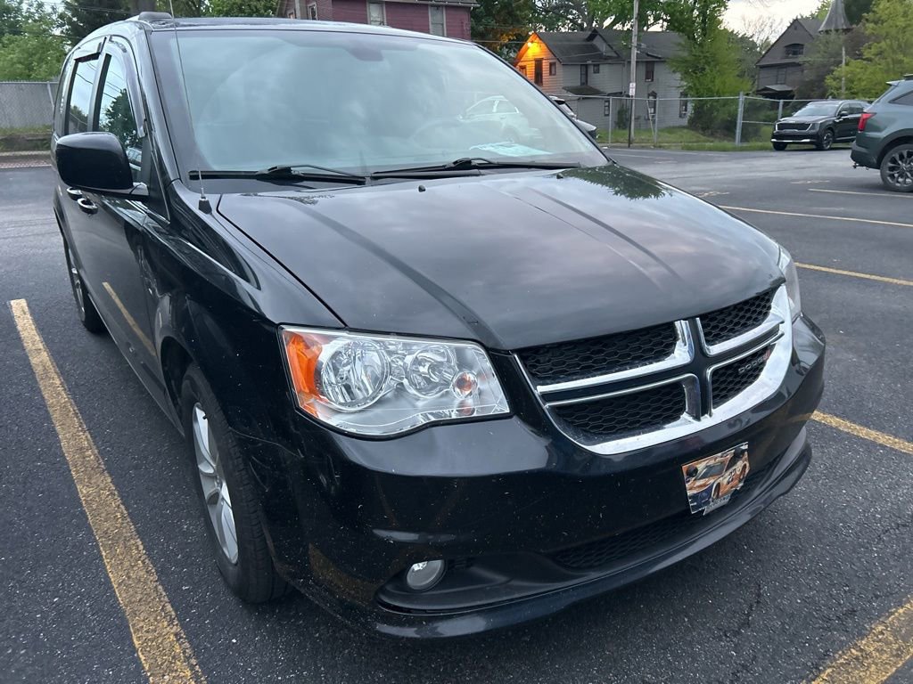 Used 2019 Dodge Grand Caravan SXT FWD image 2