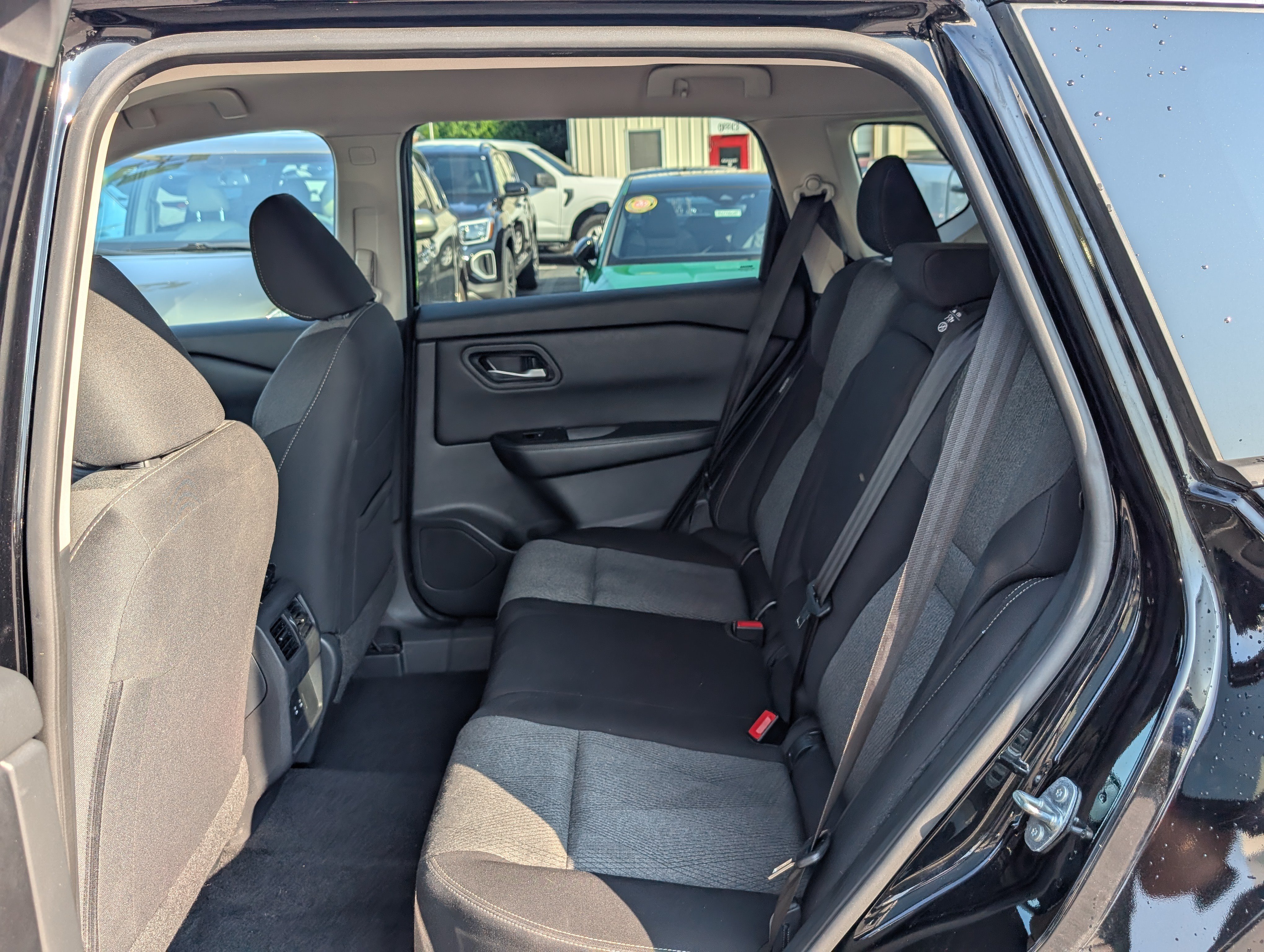 Used 2024 Nissan Rogue SV AWD/4WD image 15