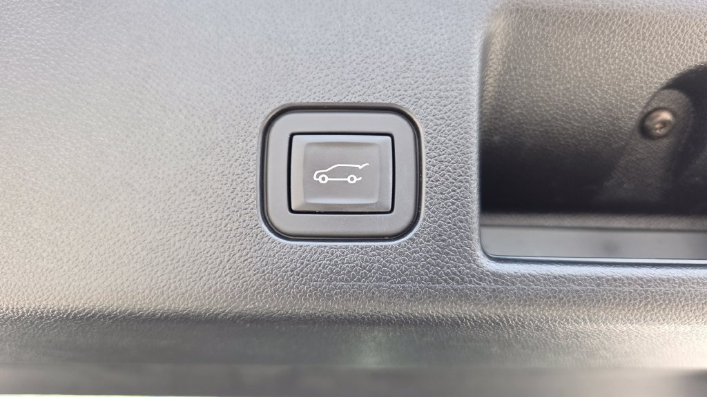 Used 2024 Chevrolet Equinox EV RS FWD image 17