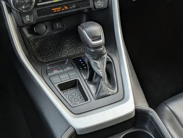 Used 2020 Toyota RAV4 XLE Premium image 14
