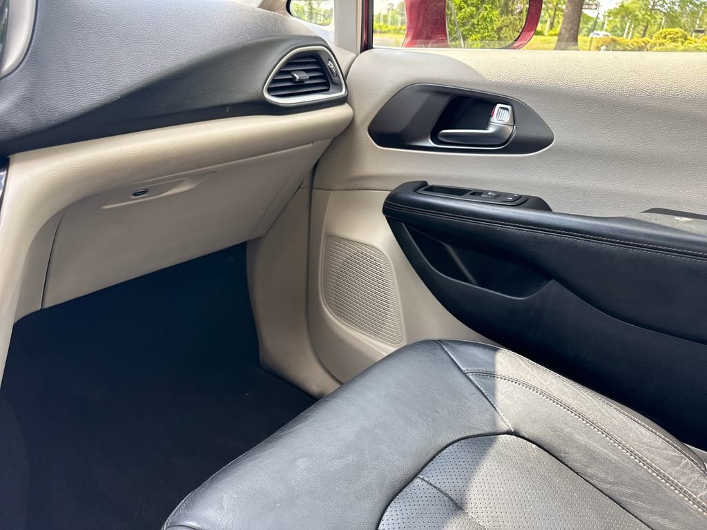 Used 2020 Chrysler Pacifica Touring-L Plus w/ Tire & Wheel Group image 17