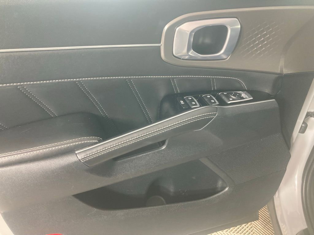 Certified 2022 Kia Sorento SX image 11