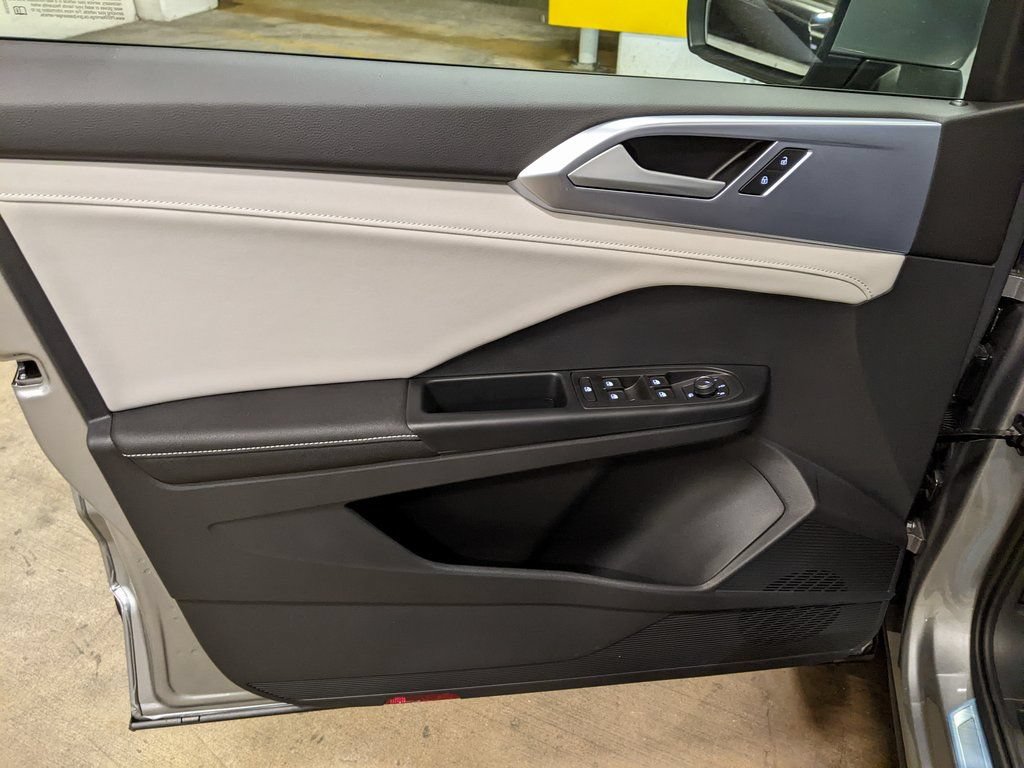 New 2026 Volkswagen Taos SE AWD/4WD image 9