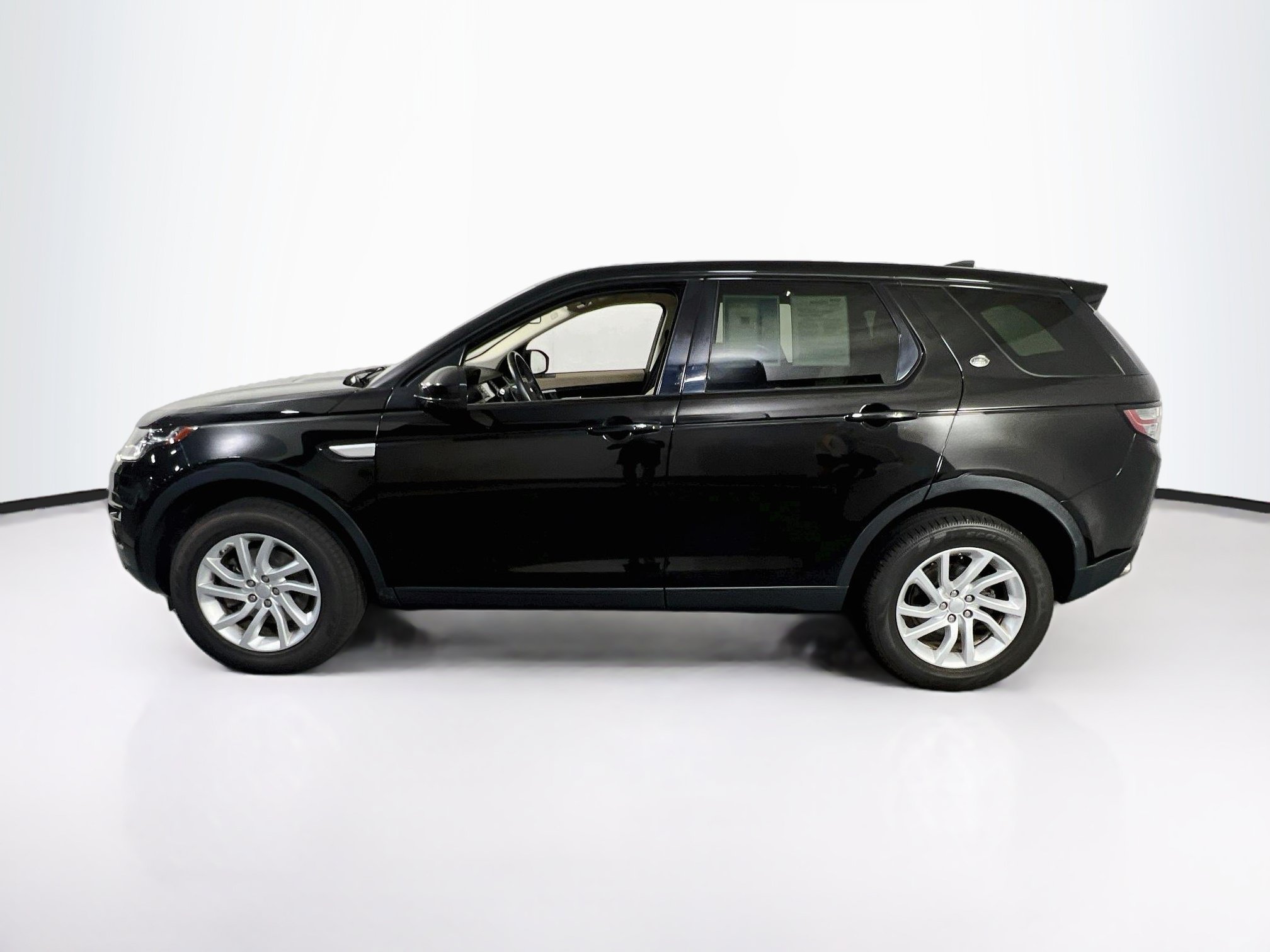 Used 2019 Land Rover Discovery Sport HSE AWD/4WD image 8