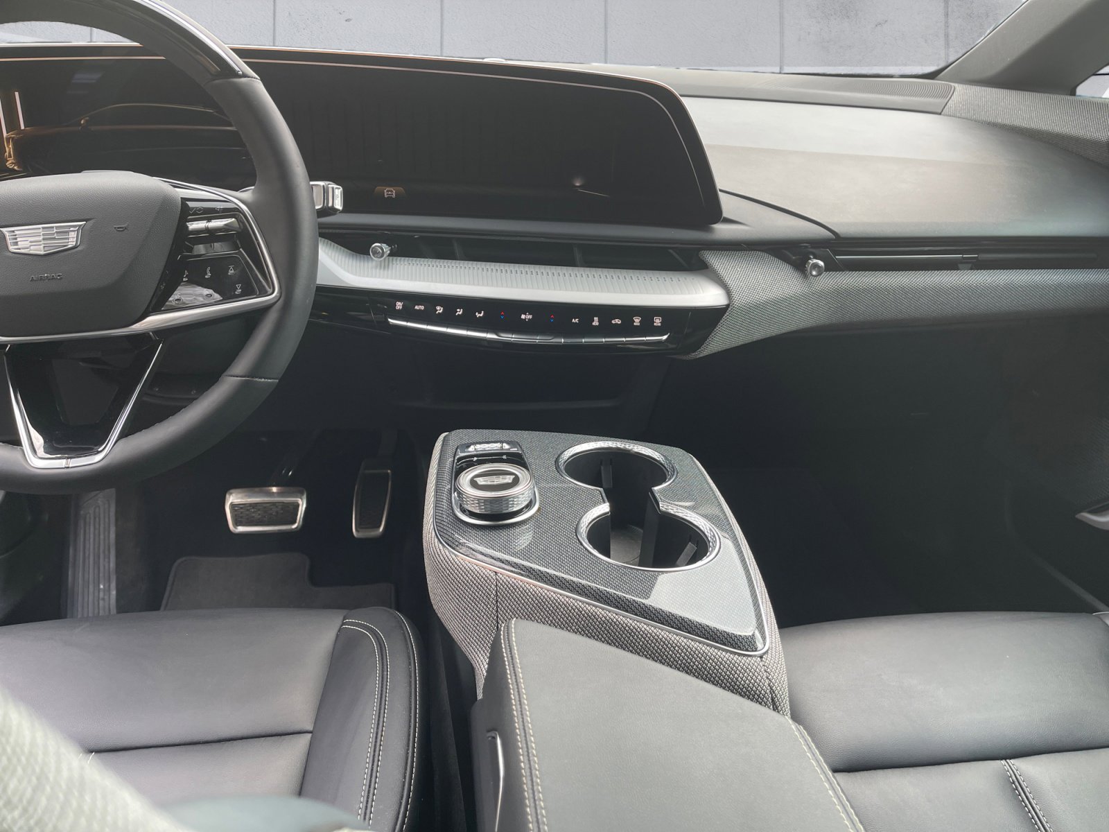 Used 2025 Cadillac Optiq Luxury 1 AWD/4WD image 11