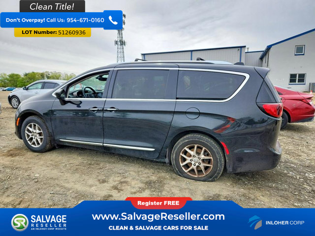 Used 2020 Chrysler Pacifica Touring-L FWD image 3
