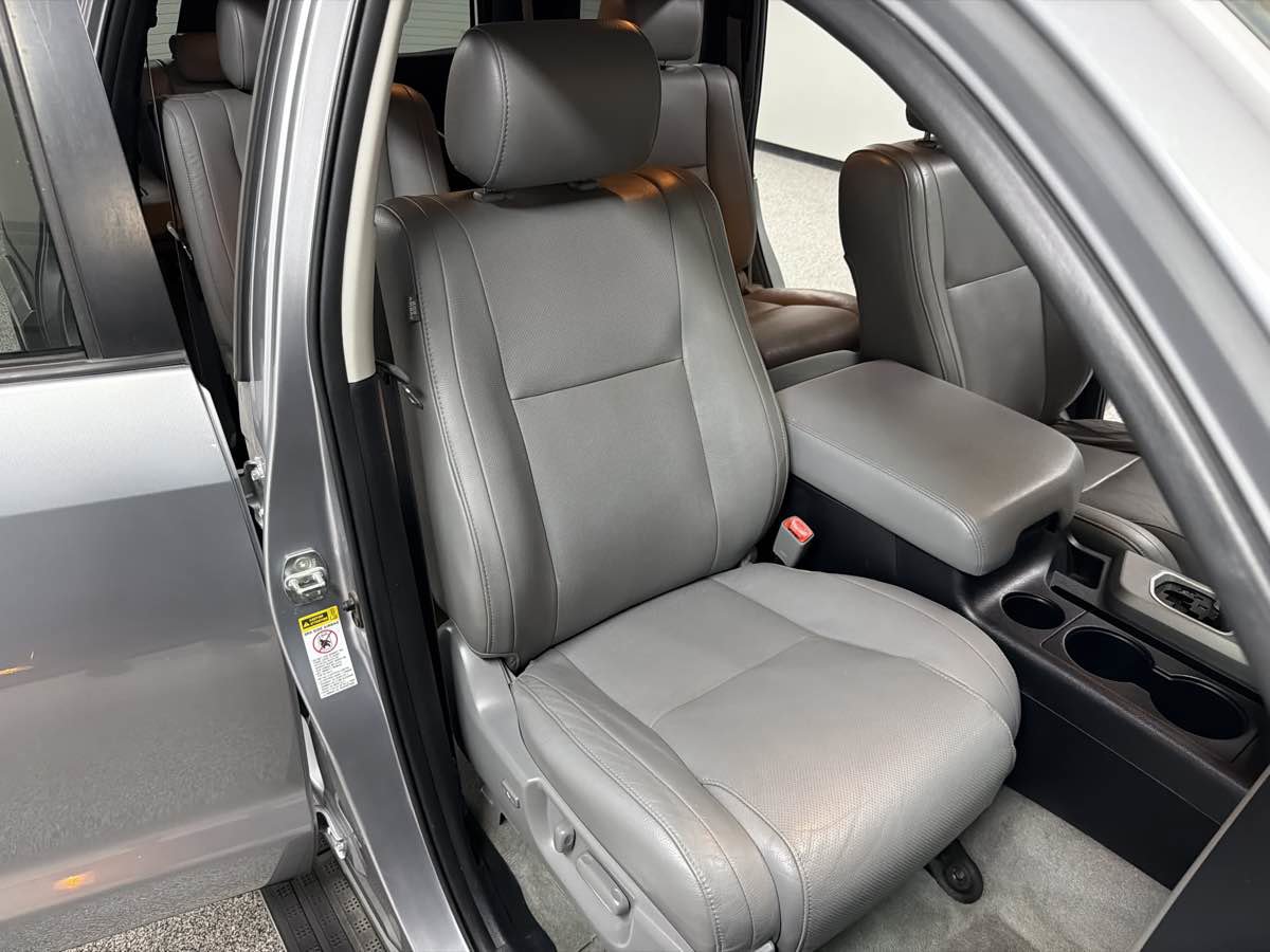 Used 2010 Toyota Sequoia Platinum RWD image 38