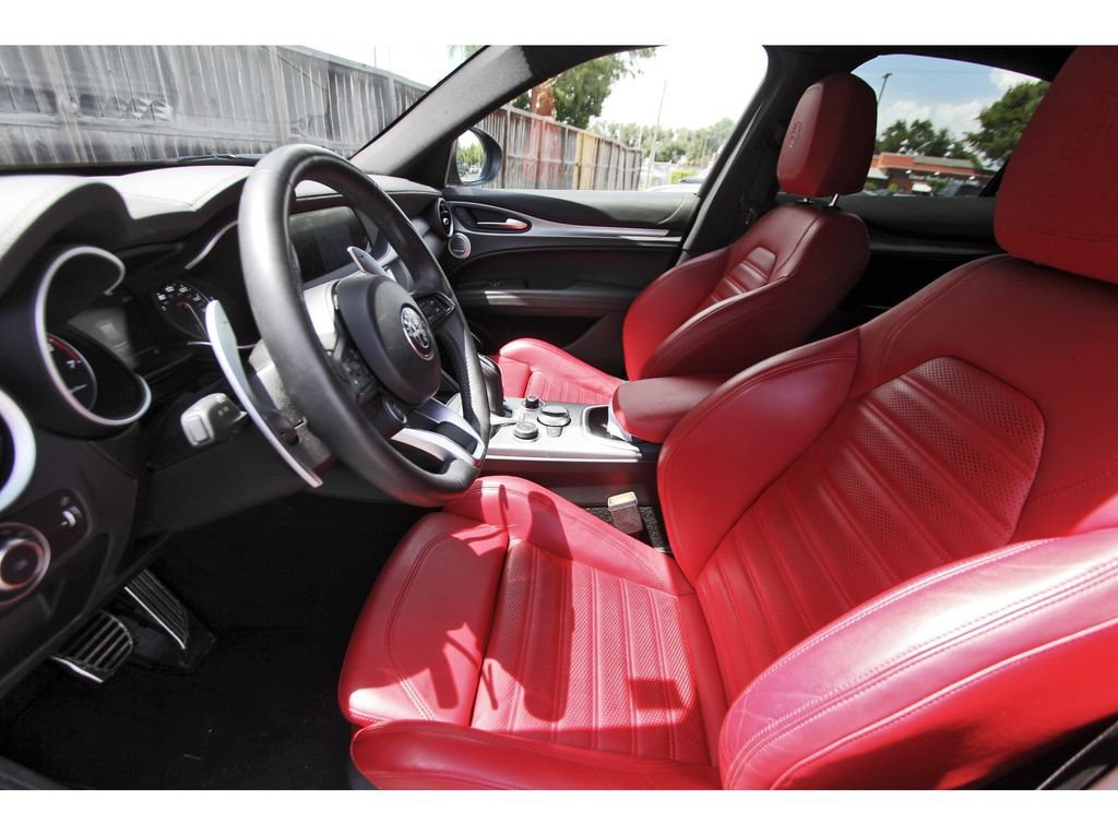 Used 2023 Alfa Romeo Stelvio Veloce AWD/4WD image 15