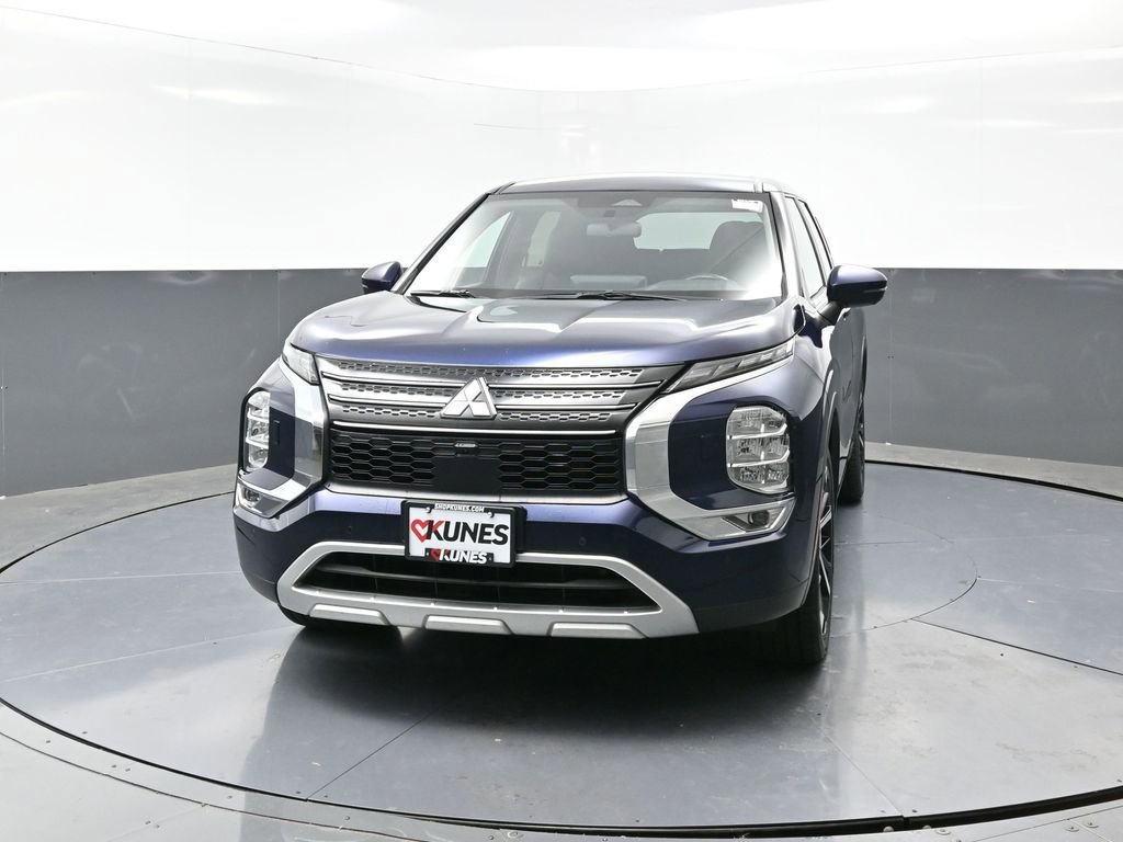 Used 2024 Mitsubishi Outlander AWD image 9
