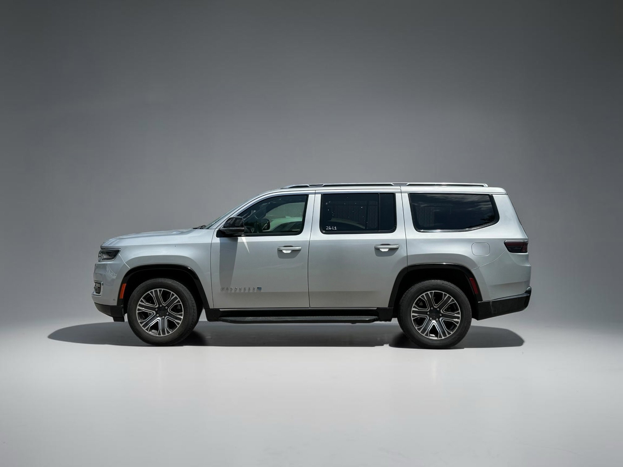 Used 2024 Jeep Wagoneer Series II w/ Flexible Seating Group RWD image 3