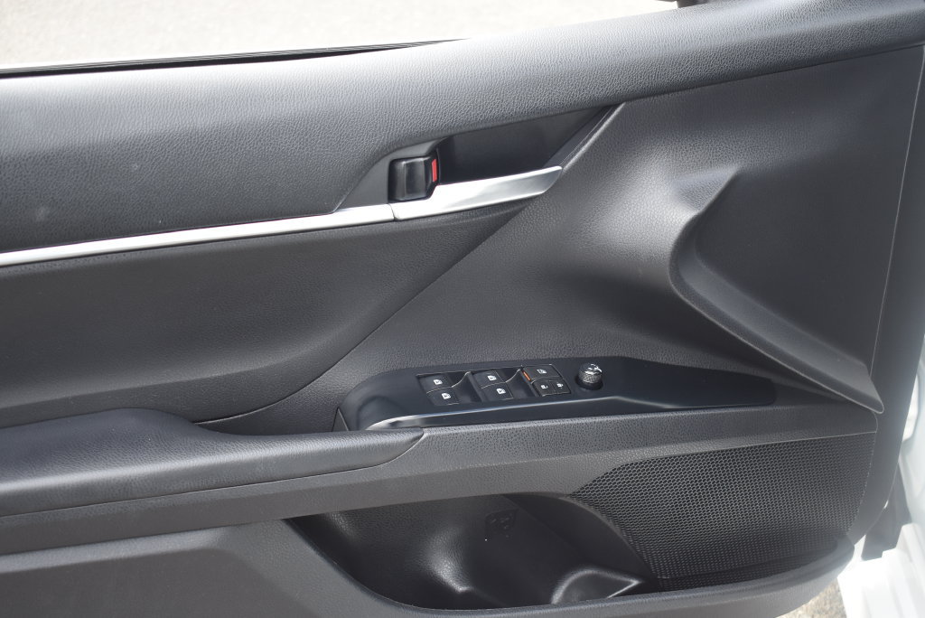 Used 2020 Toyota Camry LE FWD image 17