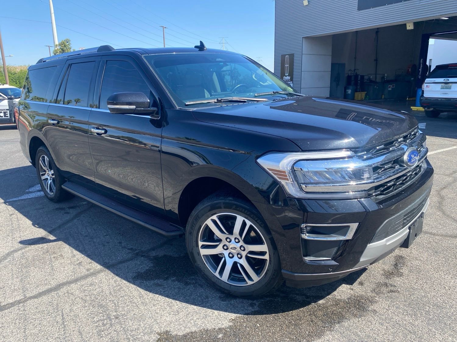 Used 2024 Ford Expedition Max Limited AWD/4WD image 3