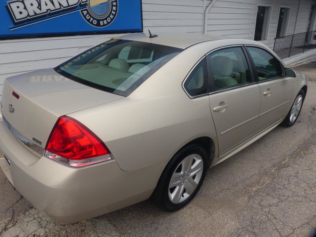 Used 2010 Chevrolet Impala LS FWD image 5