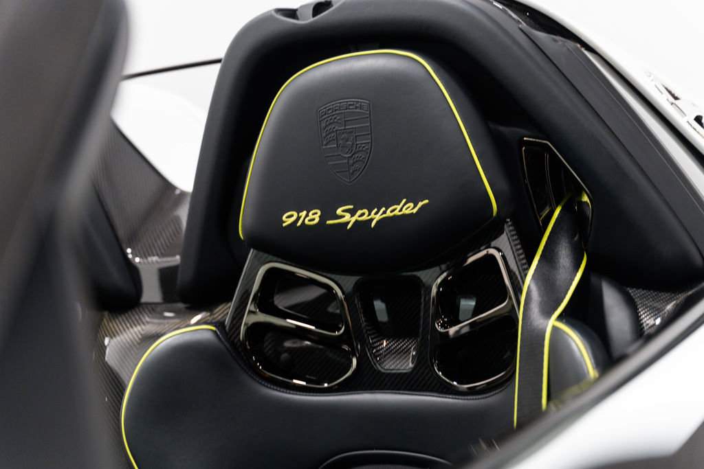 Used 2015 Porsche 918 Spyder image 5