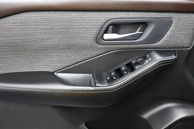 Used 2022 Nissan Rogue SV FWD image 8