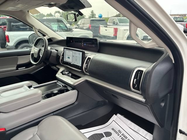 Used 2025 Ford Expedition Active AWD/4WD image 52