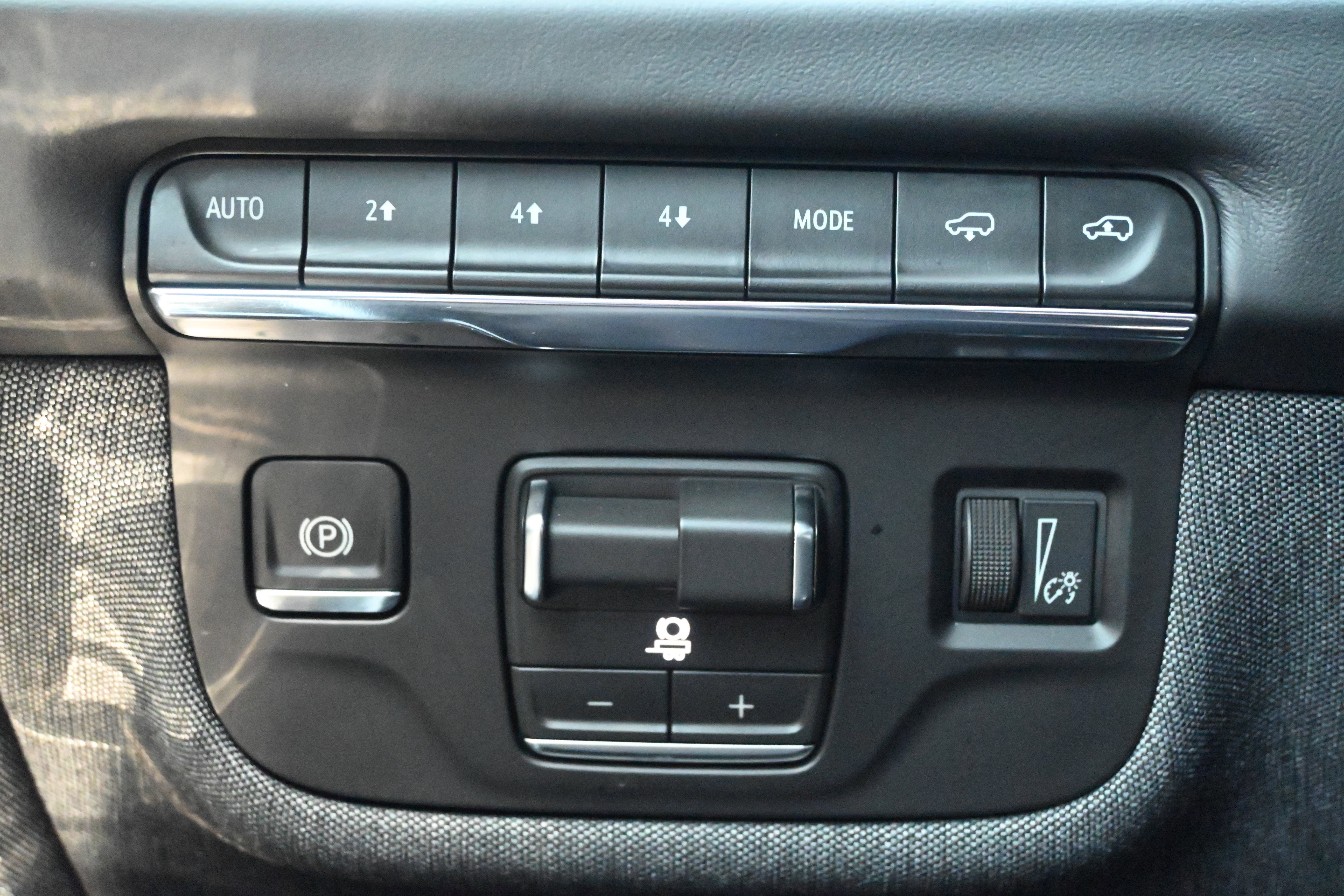 Used 2026 Cadillac Escalade Platinum Sport w/ LPO, ONYX Package image 25