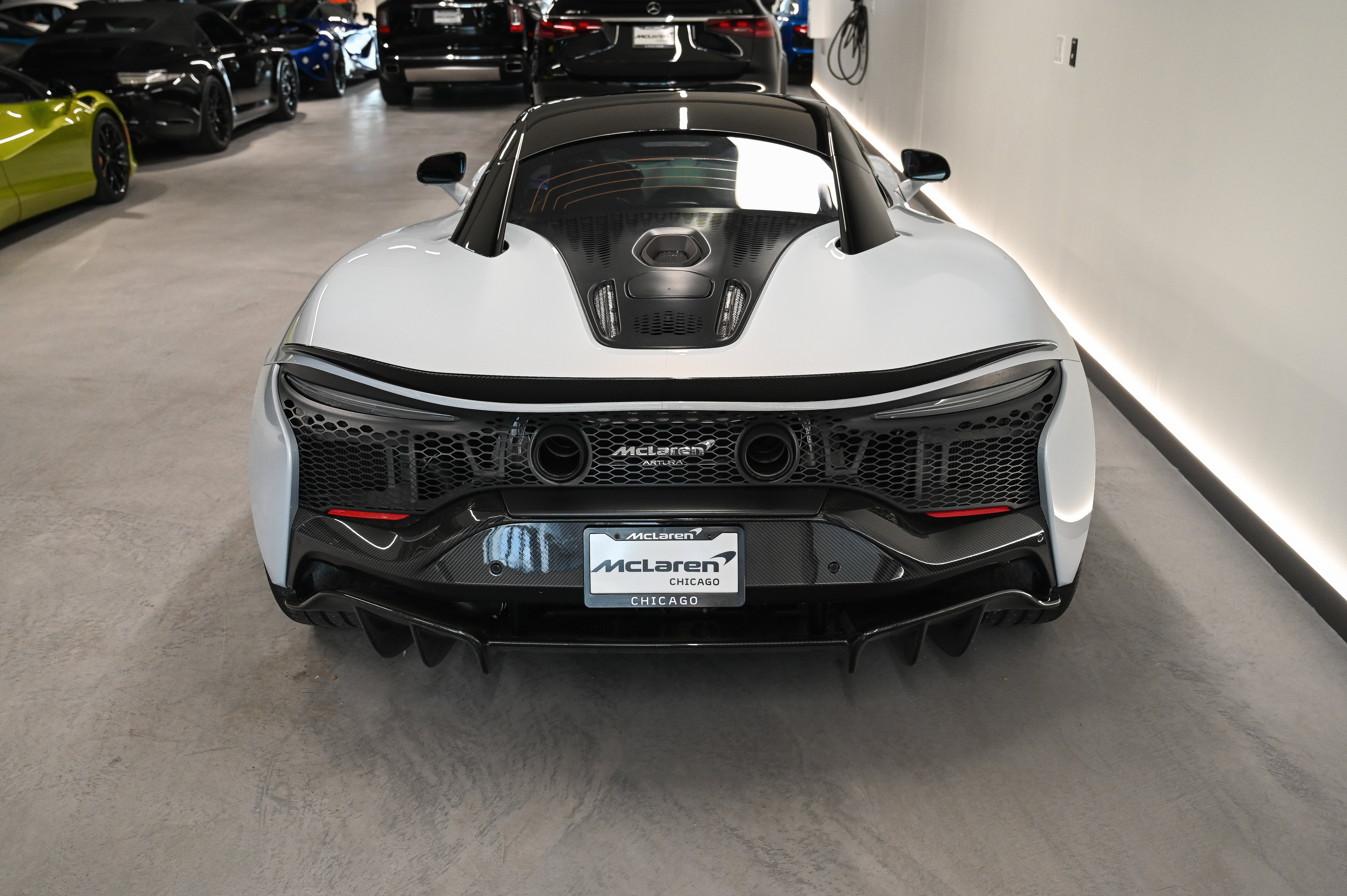 Used 2023 McLaren Artura RWD image 14