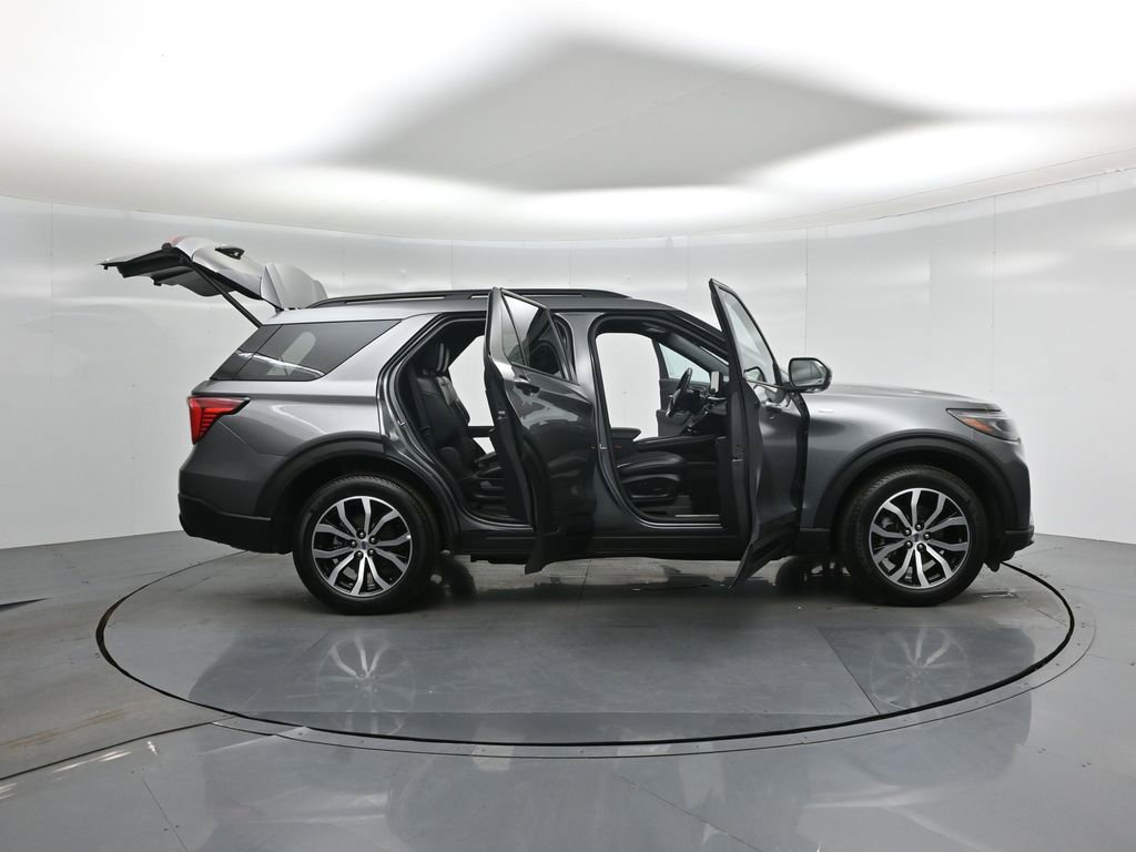 Used 2025 Ford Explorer ST-Line image 5