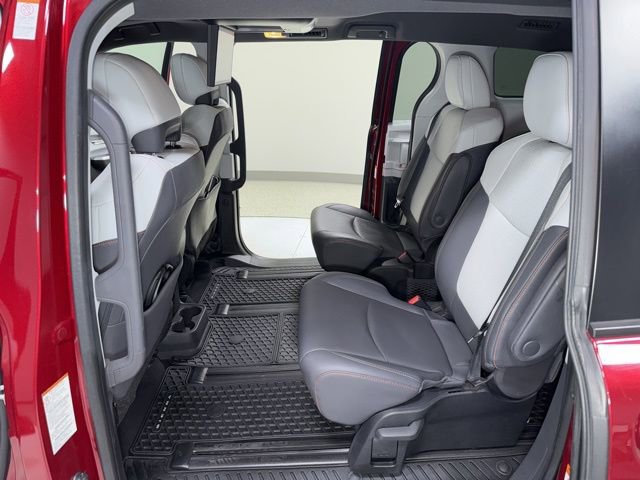 Used 2022 Toyota Sienna XSE FWD image 28