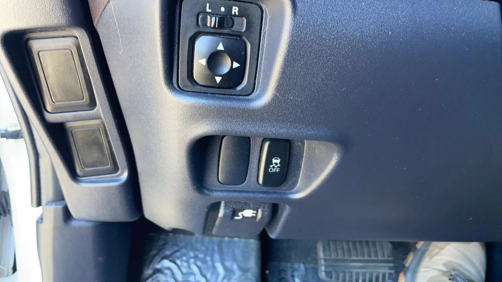 Used 2012 Mitsubishi i ES RWD image 21