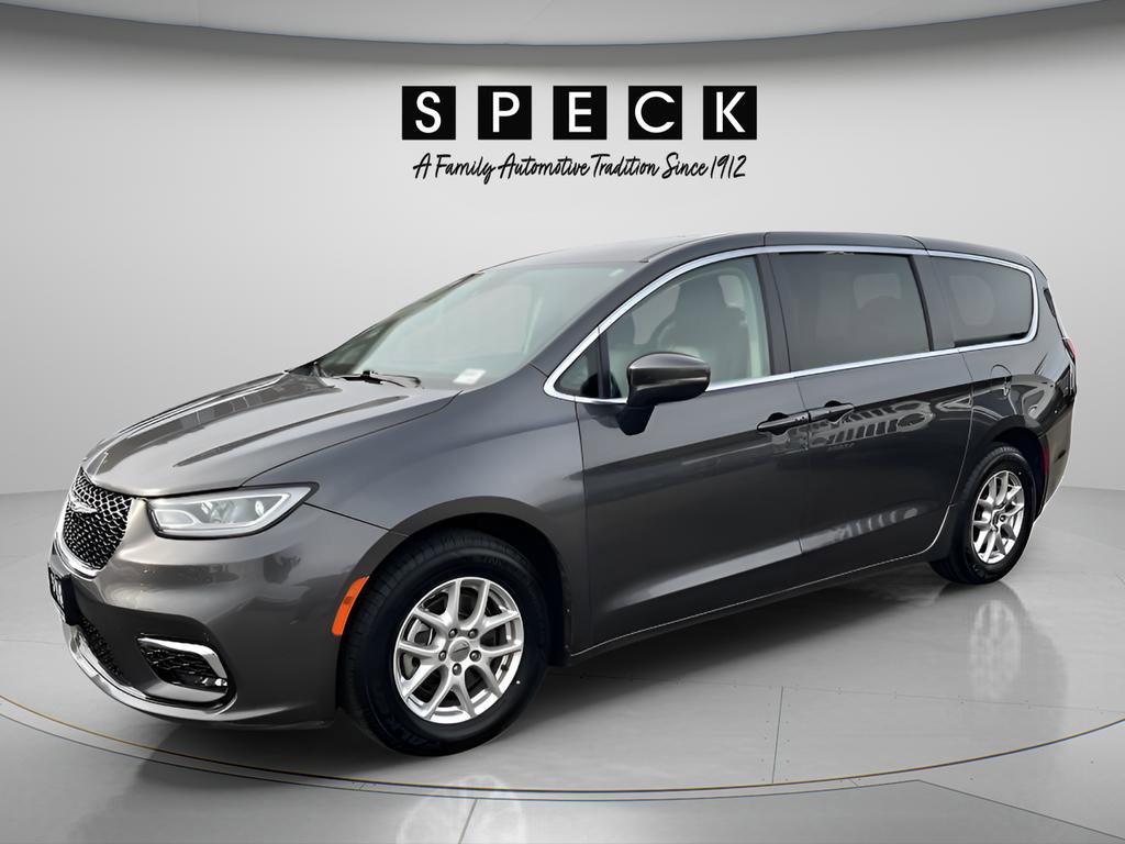 Used 2023 Chrysler Pacifica Touring-L image 1