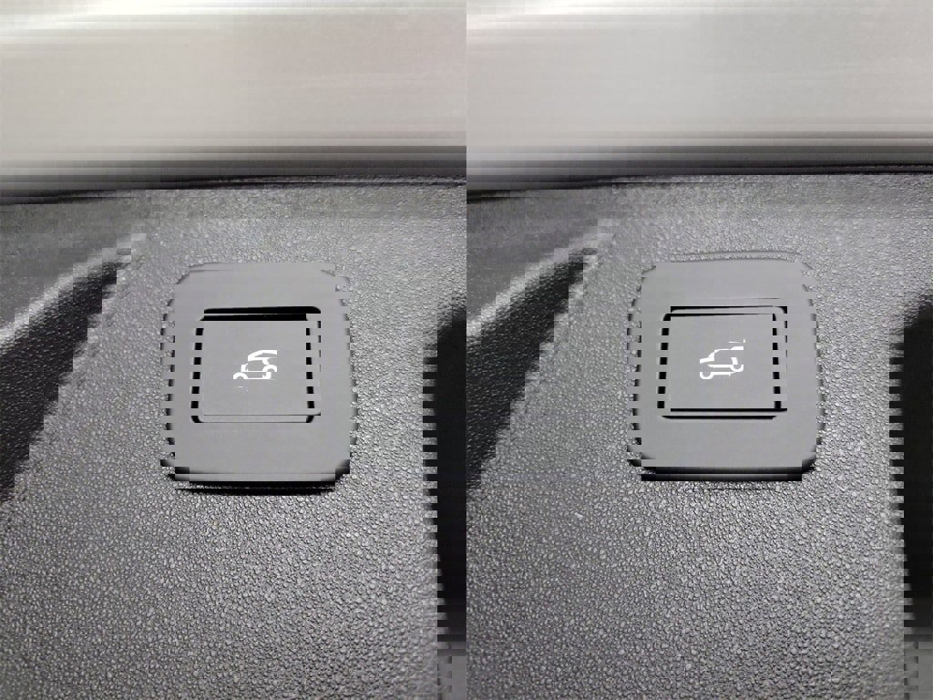 New 2025 Land Rover Discovery Sport Dynamic SE image 30