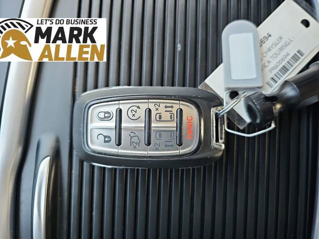 Used 2023 Chrysler Pacifica Touring-L FWD image 34