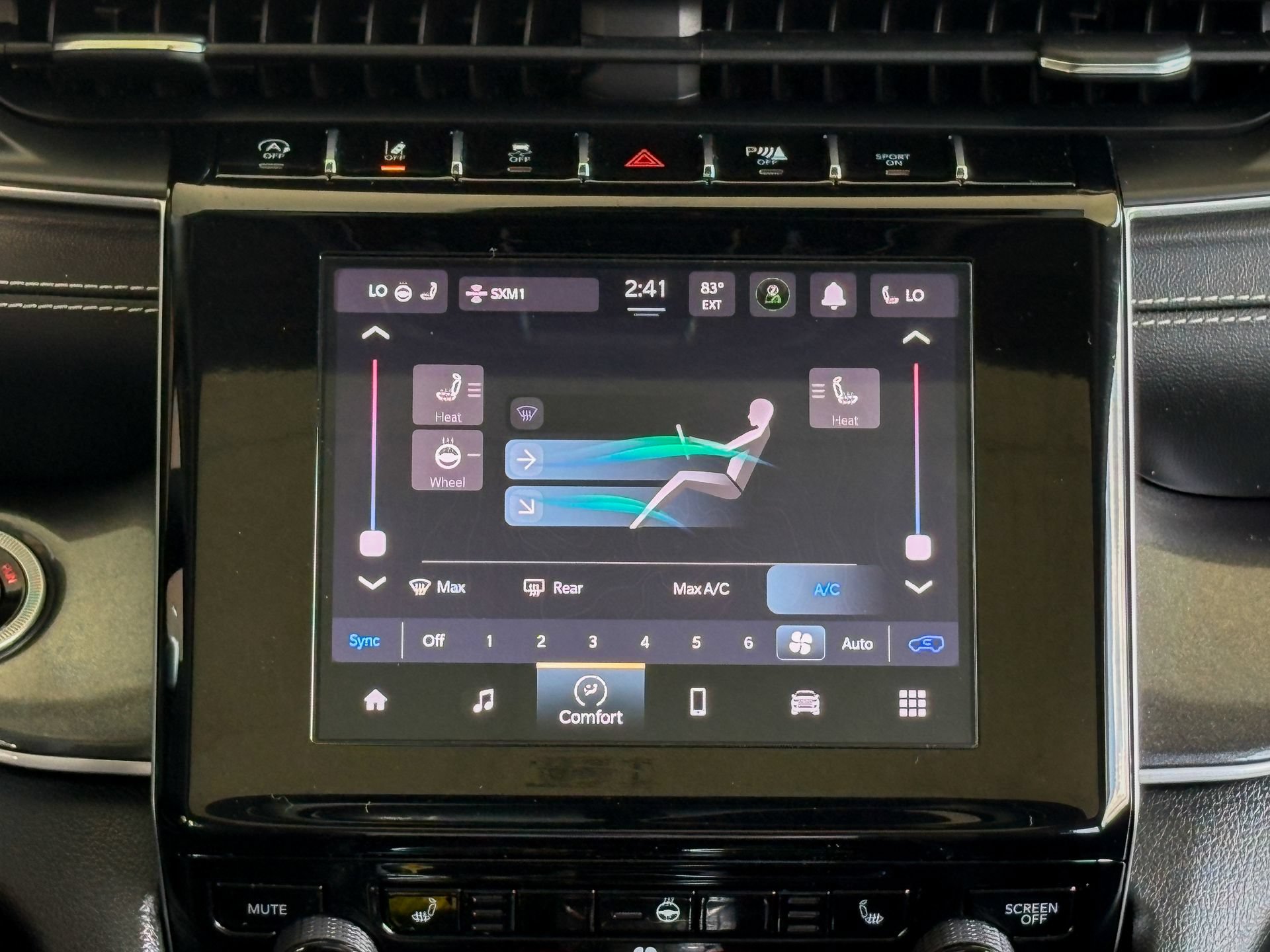 Used 2023 Jeep Grand Cherokee Laredo w/ Luxury Tech Group I AWD/4WD image 33