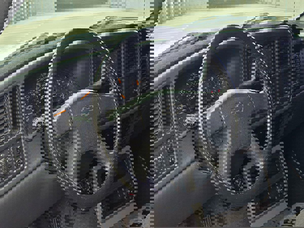 Used 2004 Chevrolet Avalanche Z66 w/ Preferred Equipment Group image 11