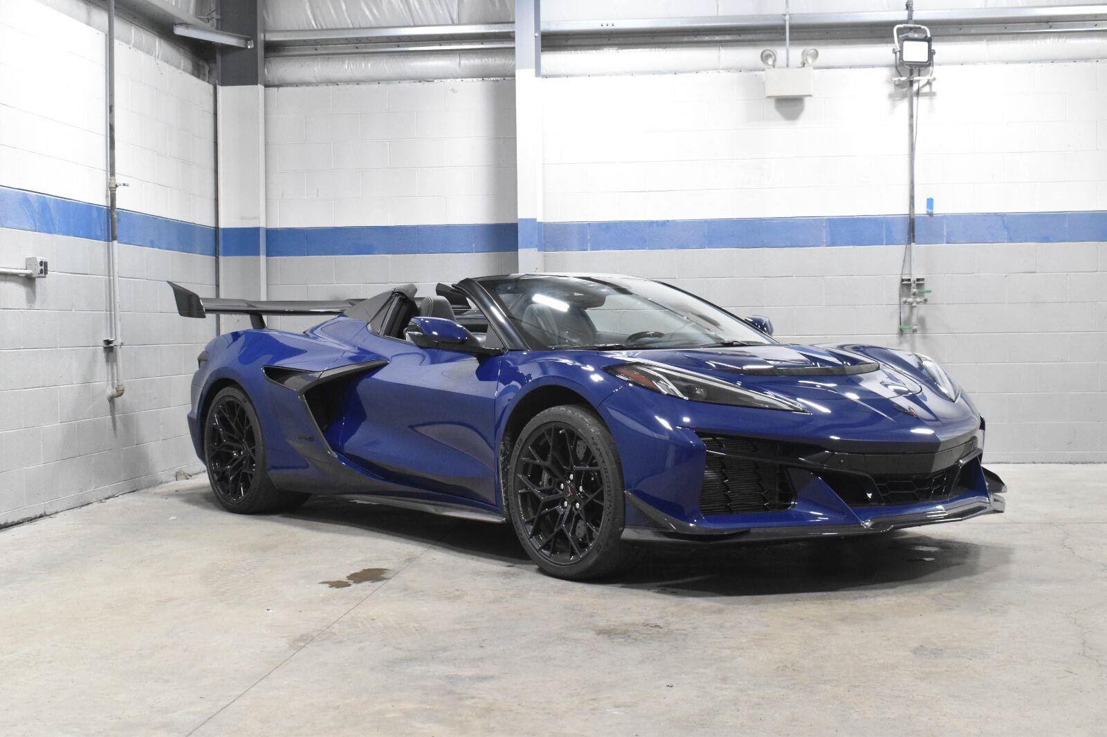 Used 2025 Chevrolet Corvette ZR1 w/ ZR1 Carbon Fiber Aero Package RWD image 29