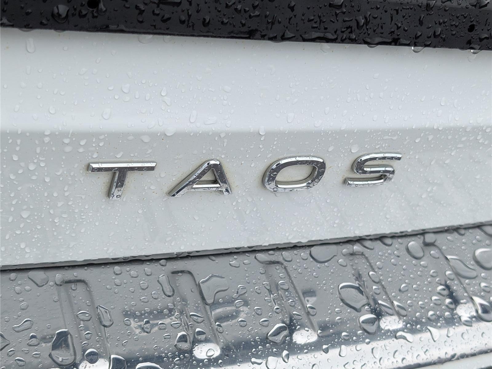 Used 2022 Volkswagen Taos SE w/ Panoramic Sunroof Package AWD/4WD image 9