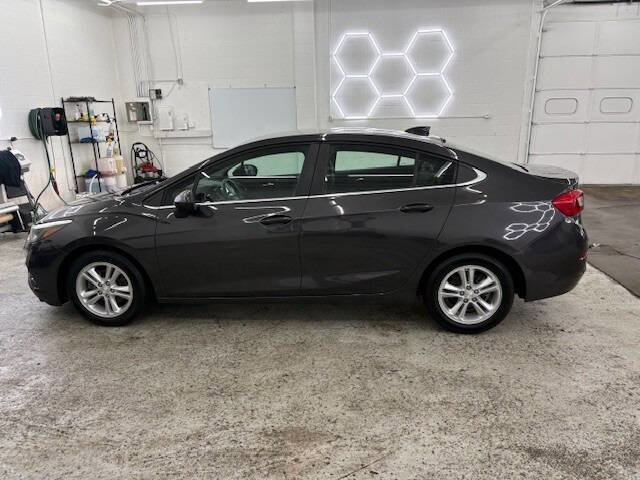 Used 2017 Chevrolet Cruze LT image 23
