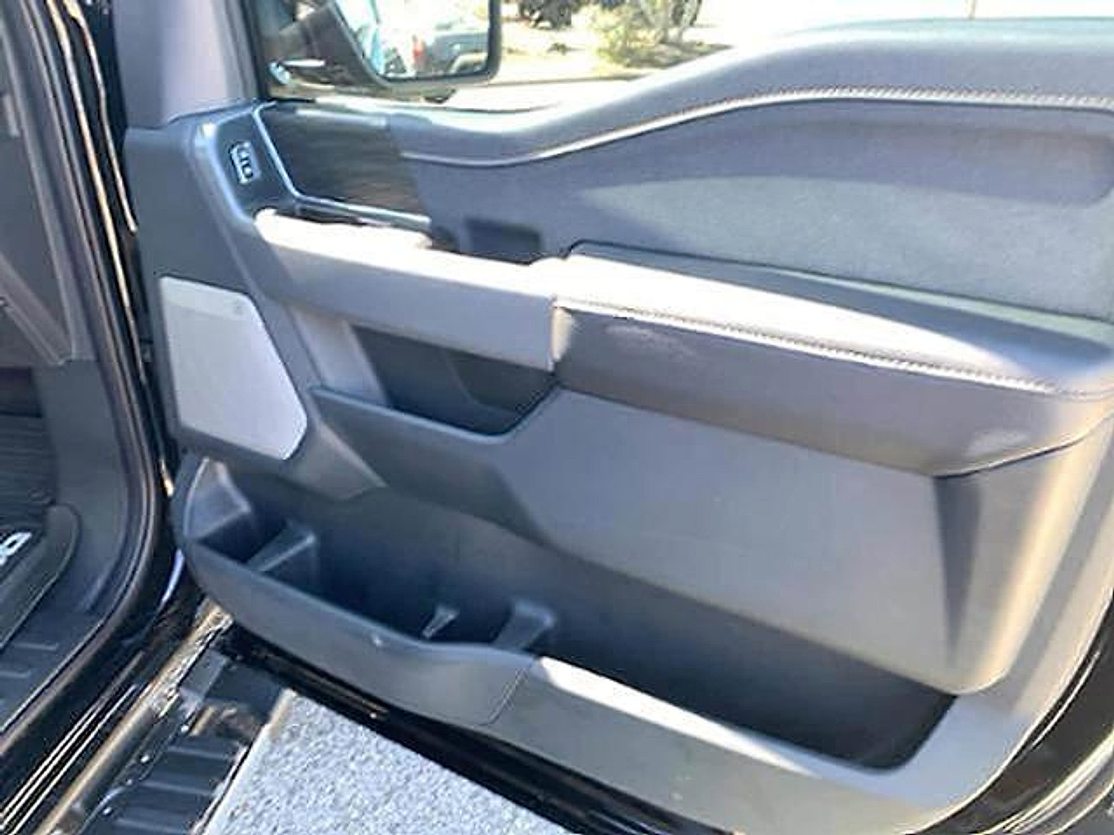 New 2025 Ford F150 Lariat w/ Equipment Group 502A High AWD/4WD image 24