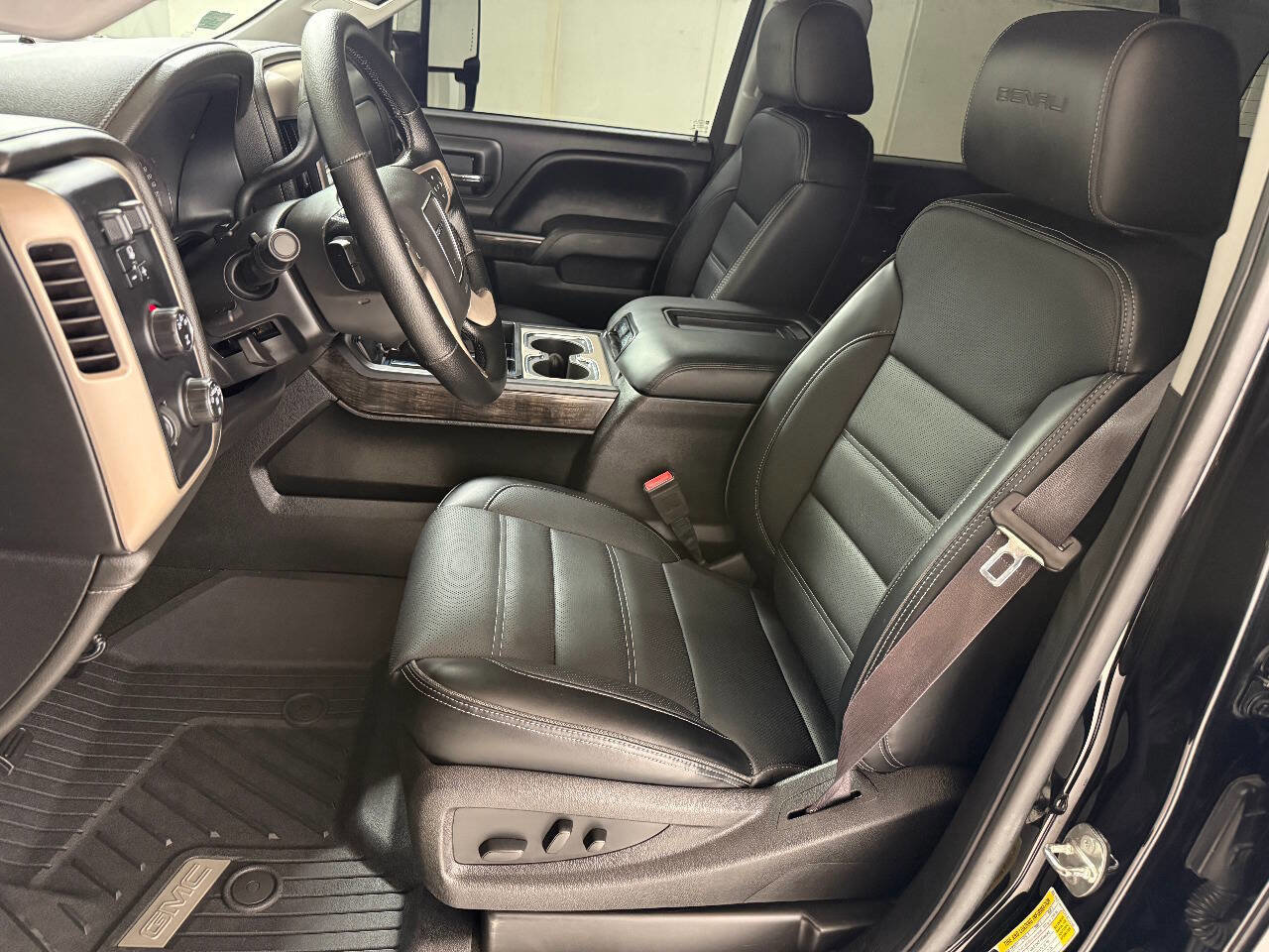 Used 2016 GMC Sierra 2500 Denali w/ Duramax Plus Package AWD/4WD image 45