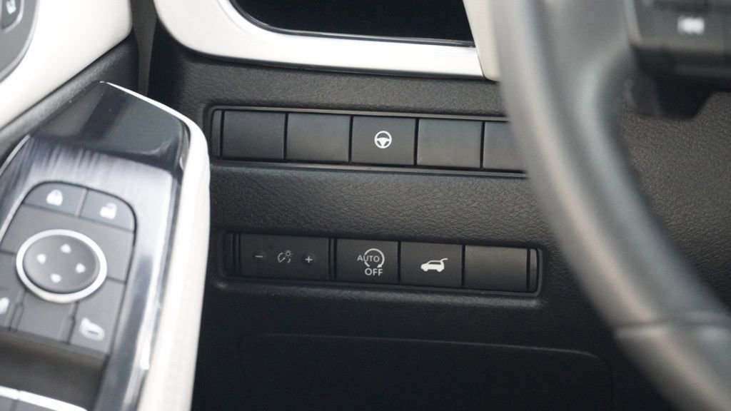 Used 2024 Nissan Rogue SL w/ SL Premium Package image 32