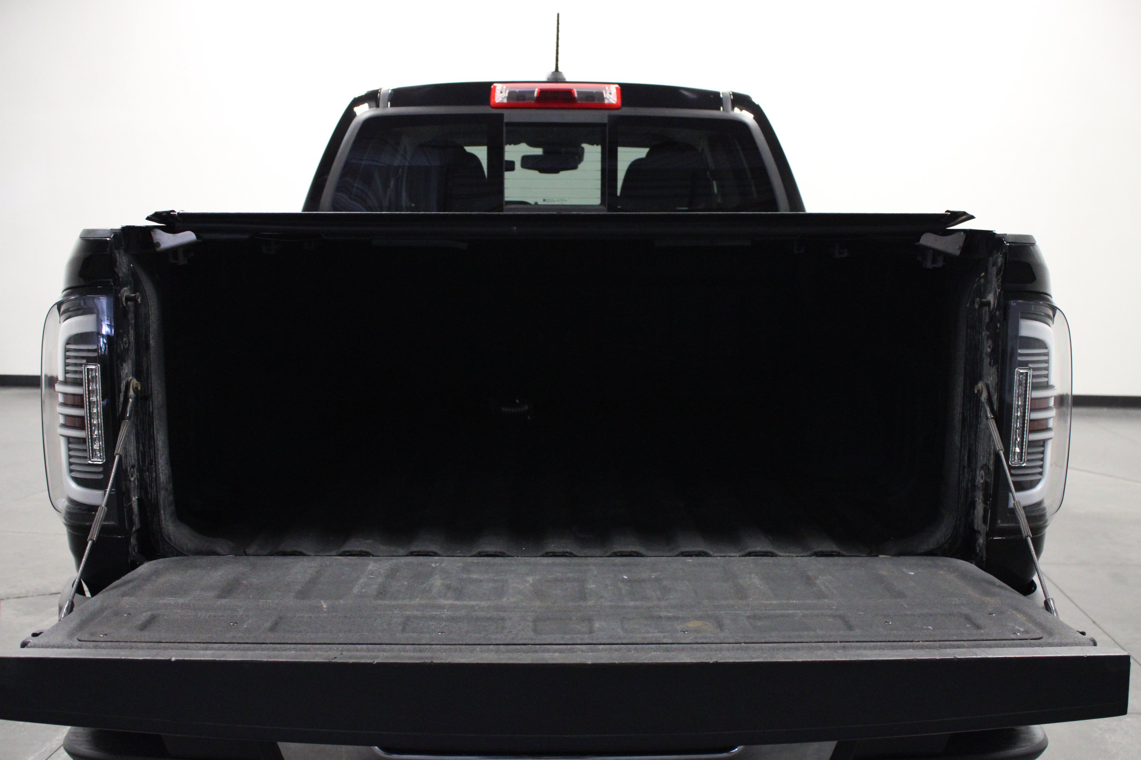 Used 2018 GMC Canyon SLT w/ Driver Alert Package AWD/4WD image 14