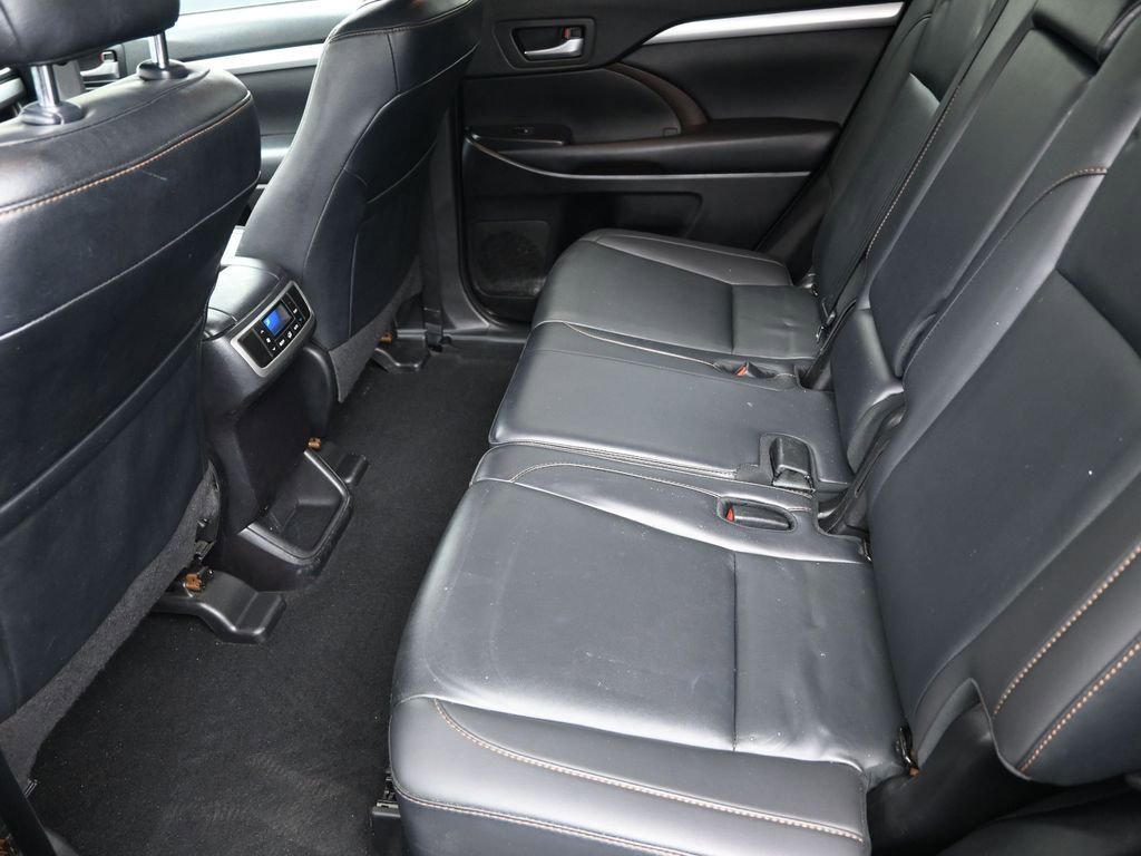 Used 2019 Toyota Highlander XLE image 13