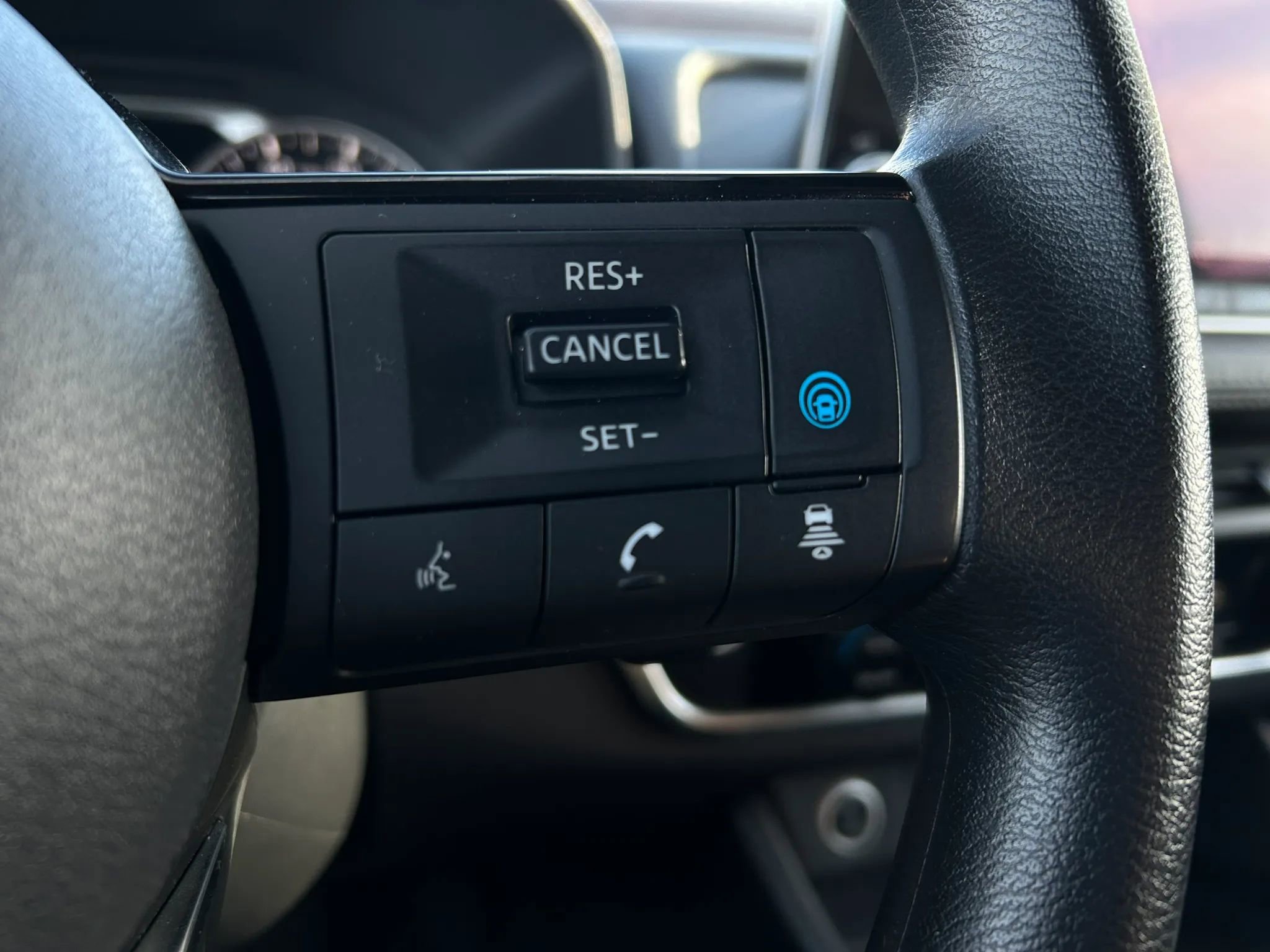 Used 2023 Nissan Rogue SV image 12