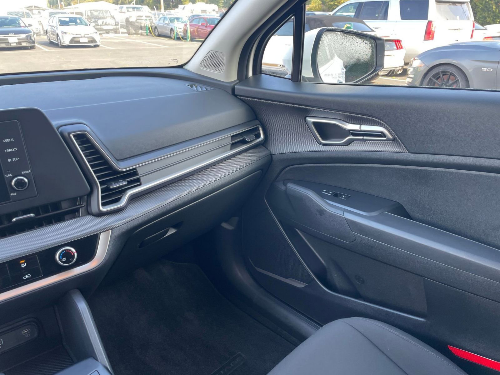 Used 2025 Kia Sportage LX image 34