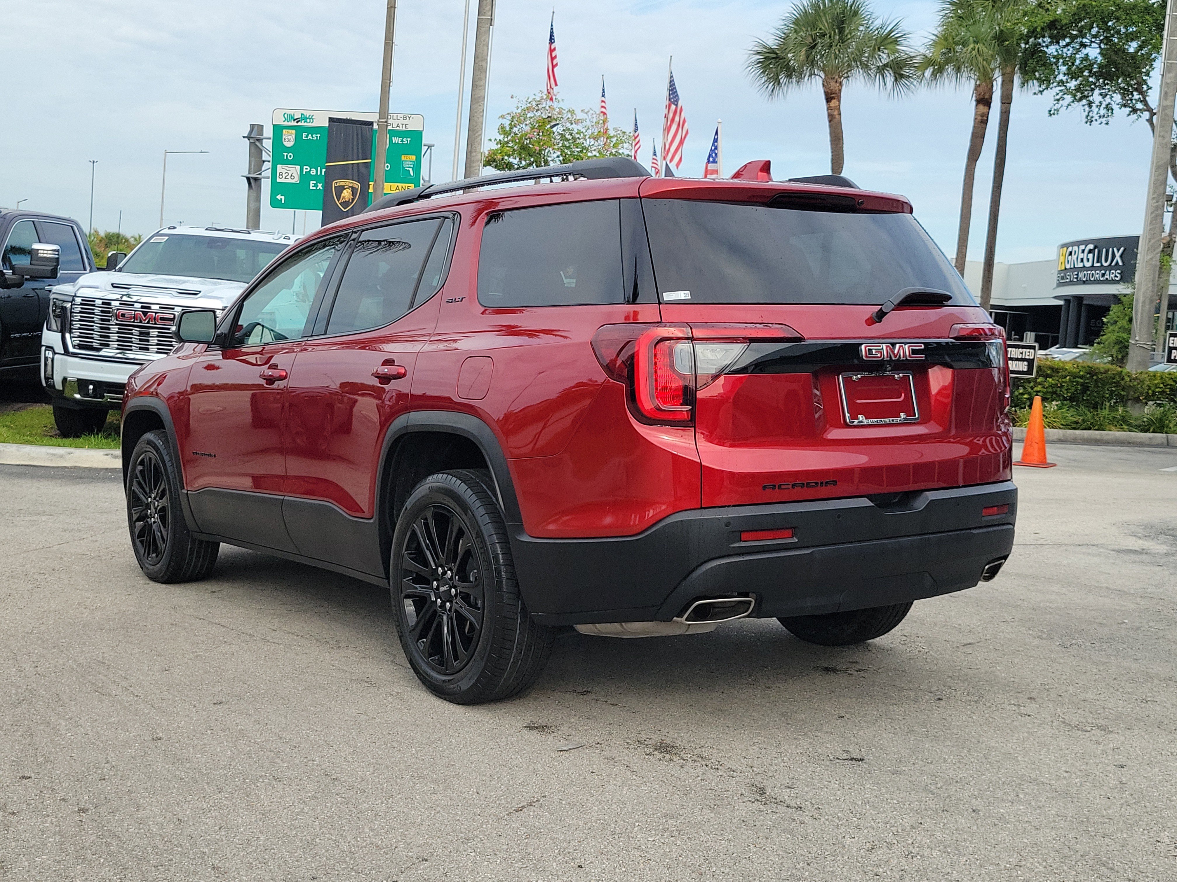 Used 2023 GMC Acadia SLT w/ Elevation Edition FWD image 7