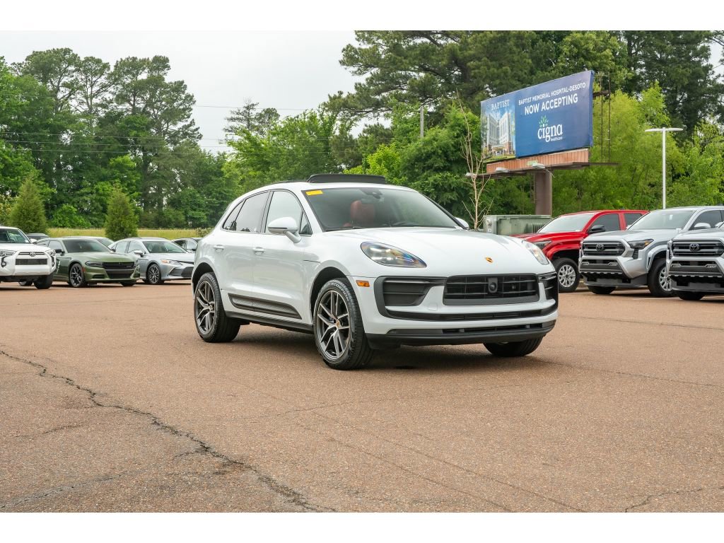 Used 2023 Porsche Macan Turbo AWD/4WD image 3