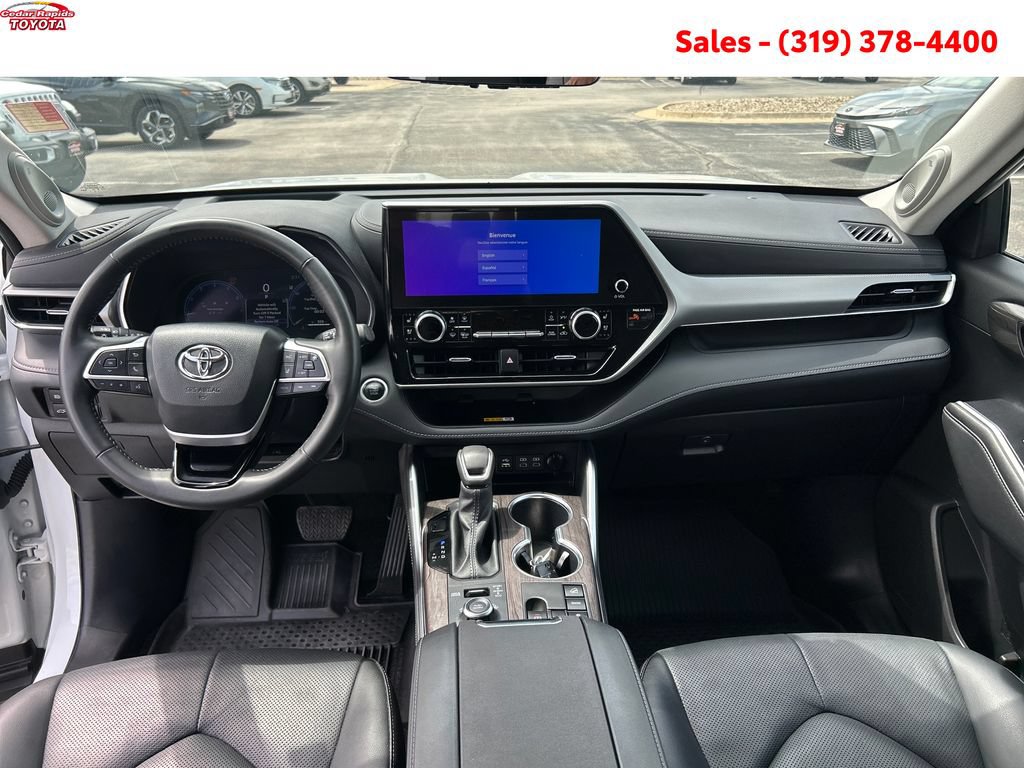 Certified 2024 Toyota Highlander Platinum AWD/4WD image 14